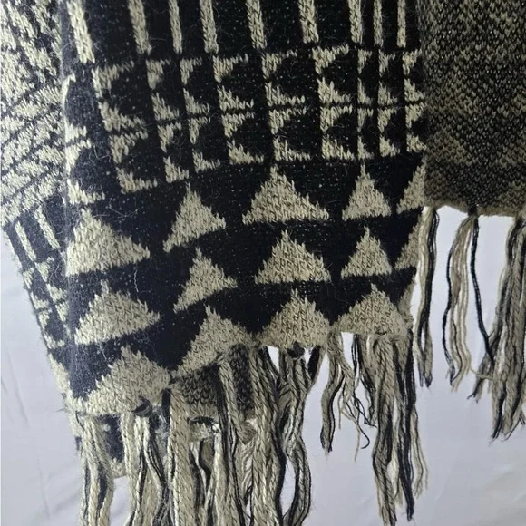 Boho Western Open-Front Tribal Pattern Fringe Sweater - Black & Cream - Picture 6 of 13